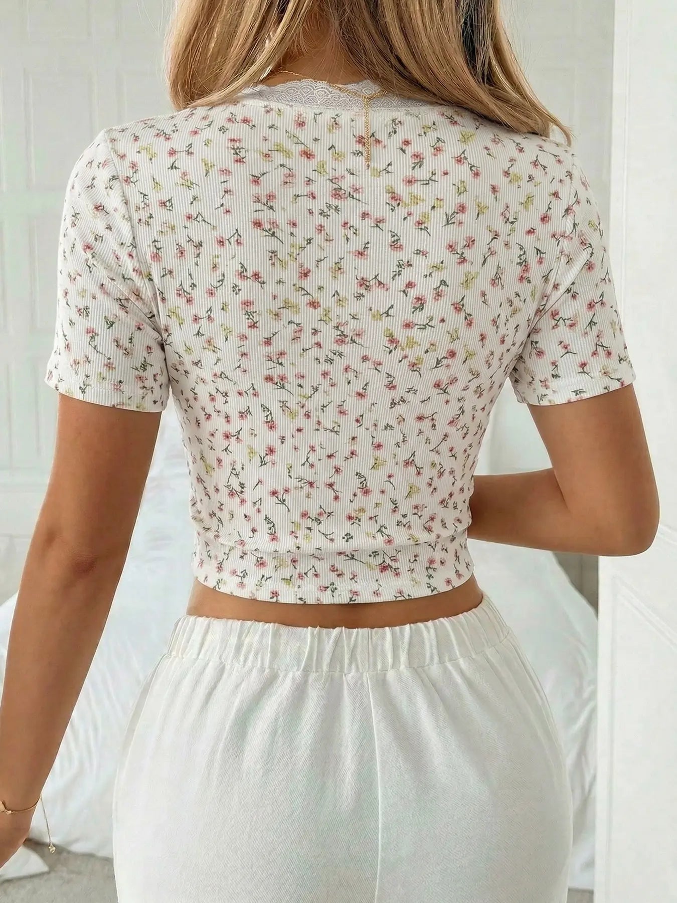 Sweetheart Neck Floral Lace Crop Top for Women