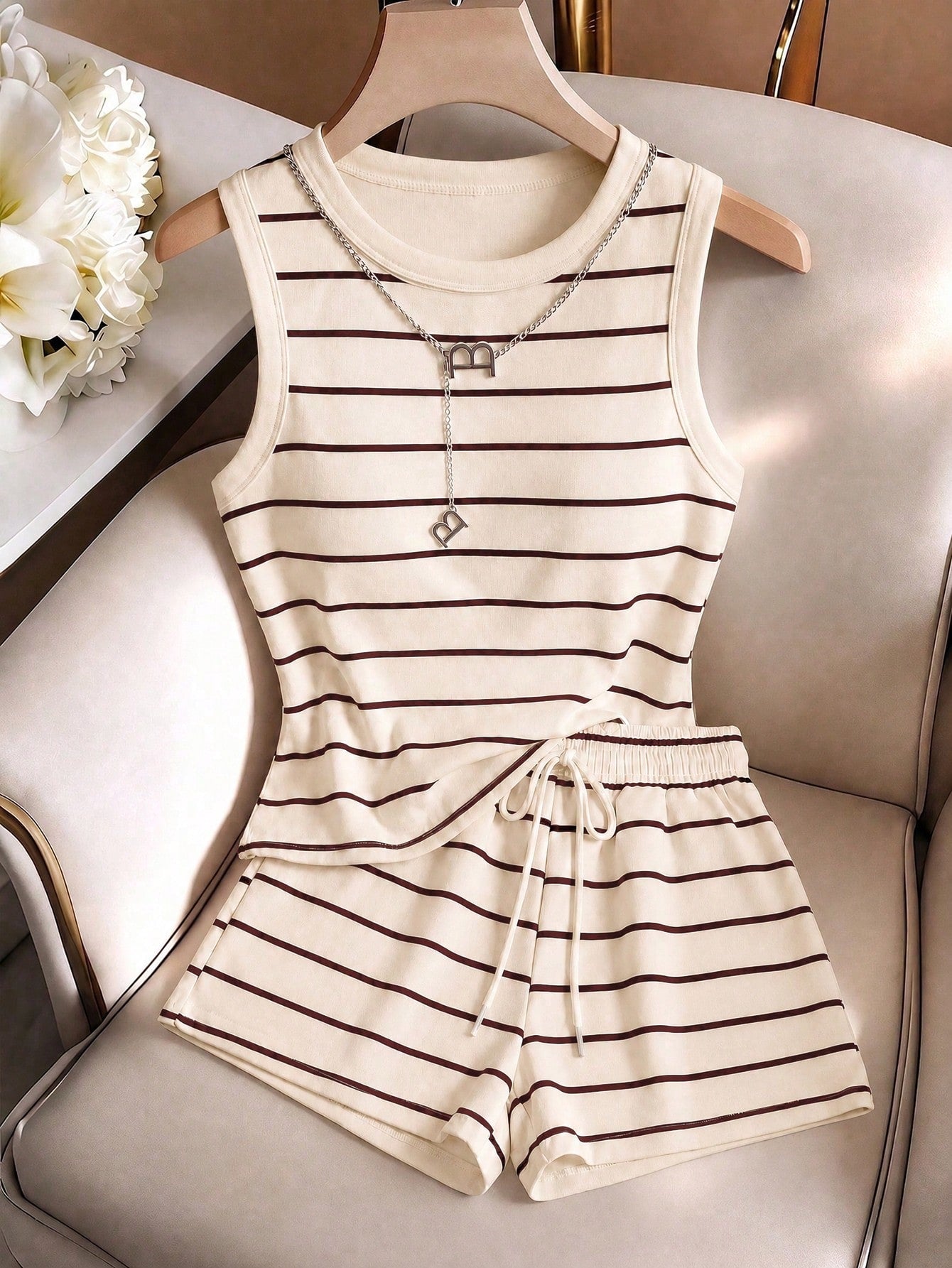LUNE The New Spring And Summer Fashion And Casual Two Pieces Set Of White Vest And Shorts Is Selling Well