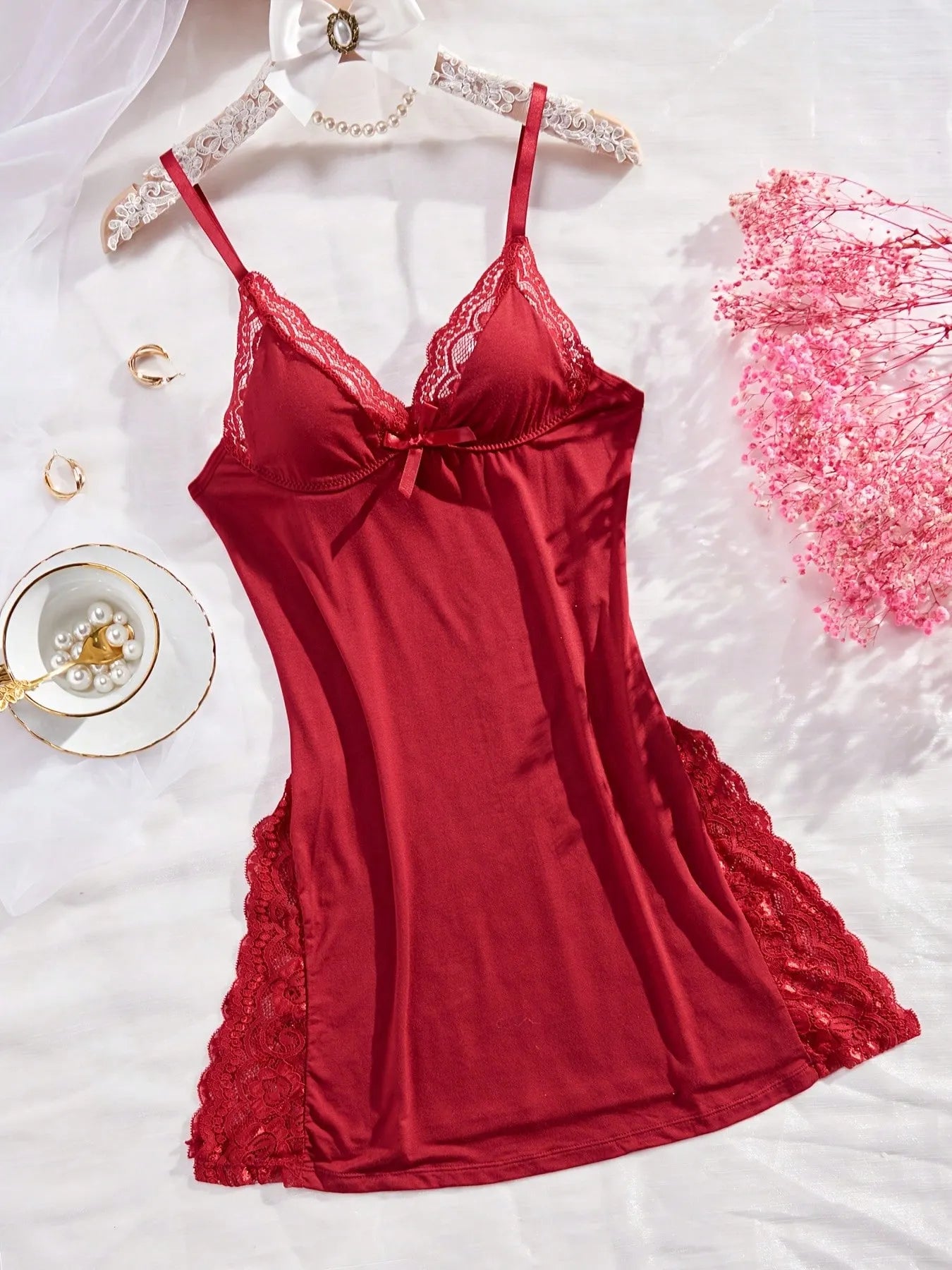 3PCS Slip Into Elegance With This 3pcs Women's Lace Pajama Set. Designed With Sheer Lace Panels And Side Slits