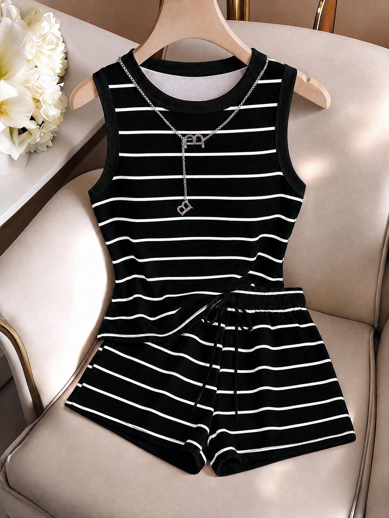 LUNE The New Spring And Summer Fashion And Casual Two Pieces Set Of White Vest And Shorts Is Selling Well