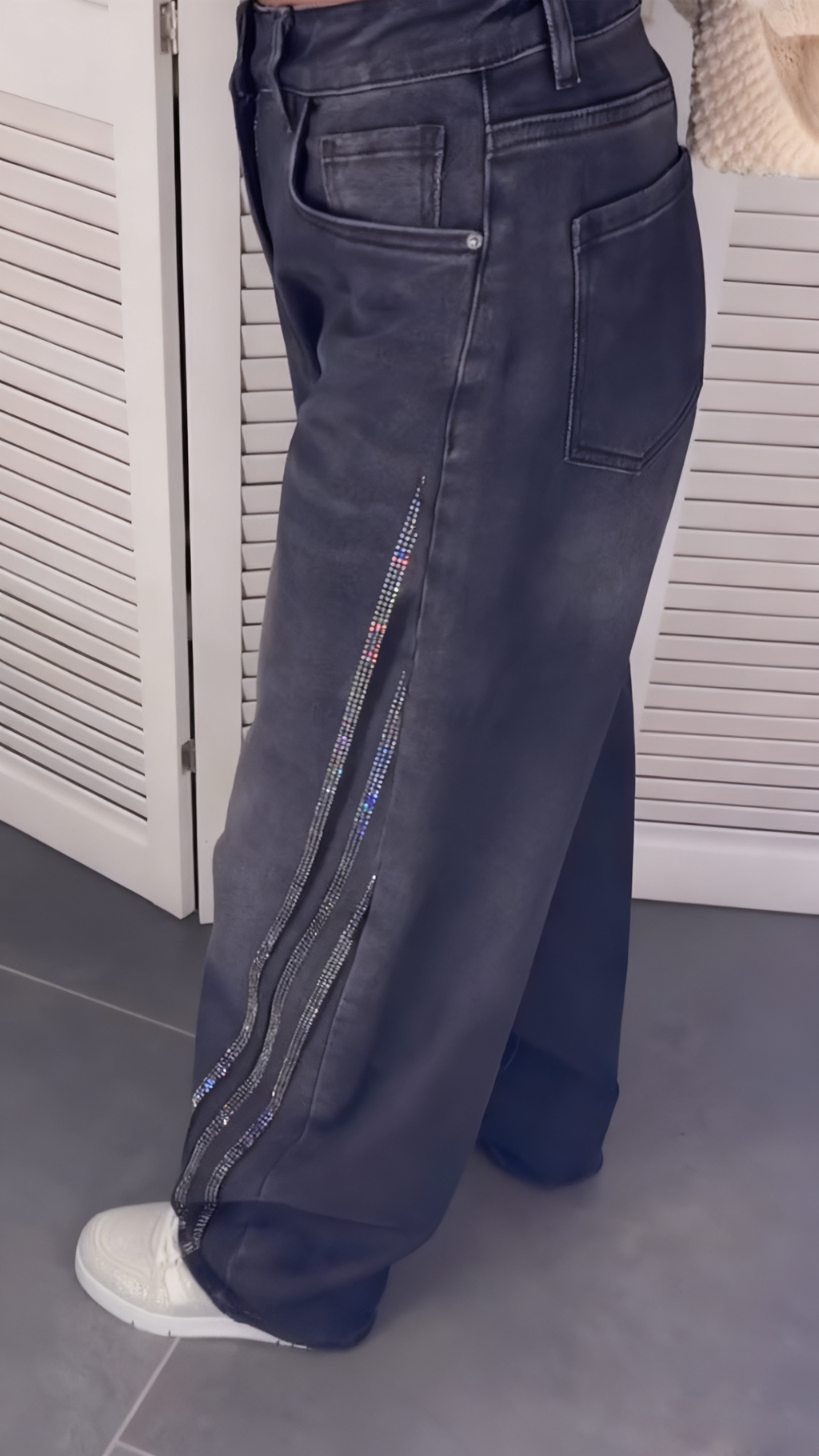 Women Rhinestone Washed Casual Jeans