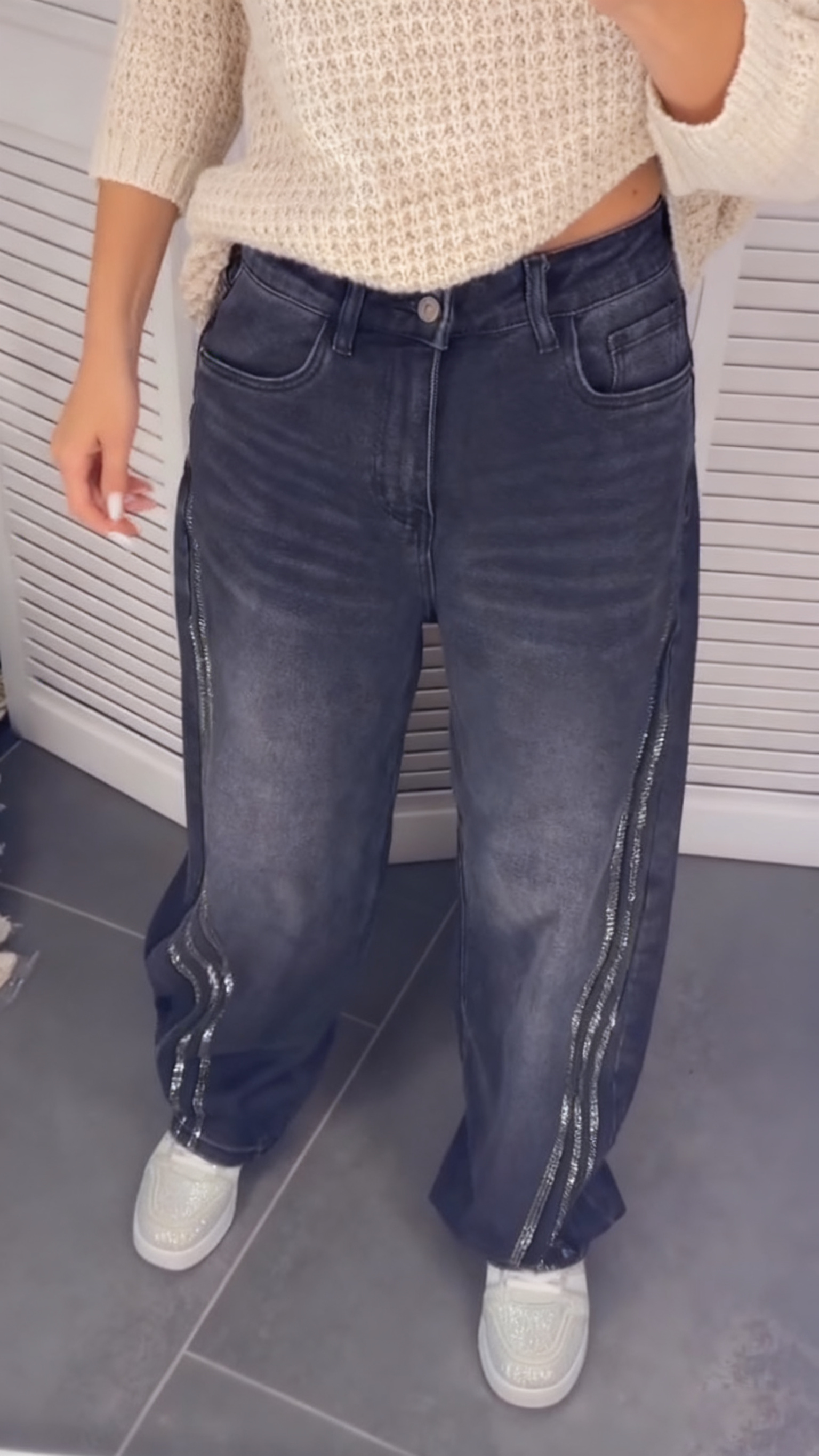 Women Rhinestone Washed Casual Jeans