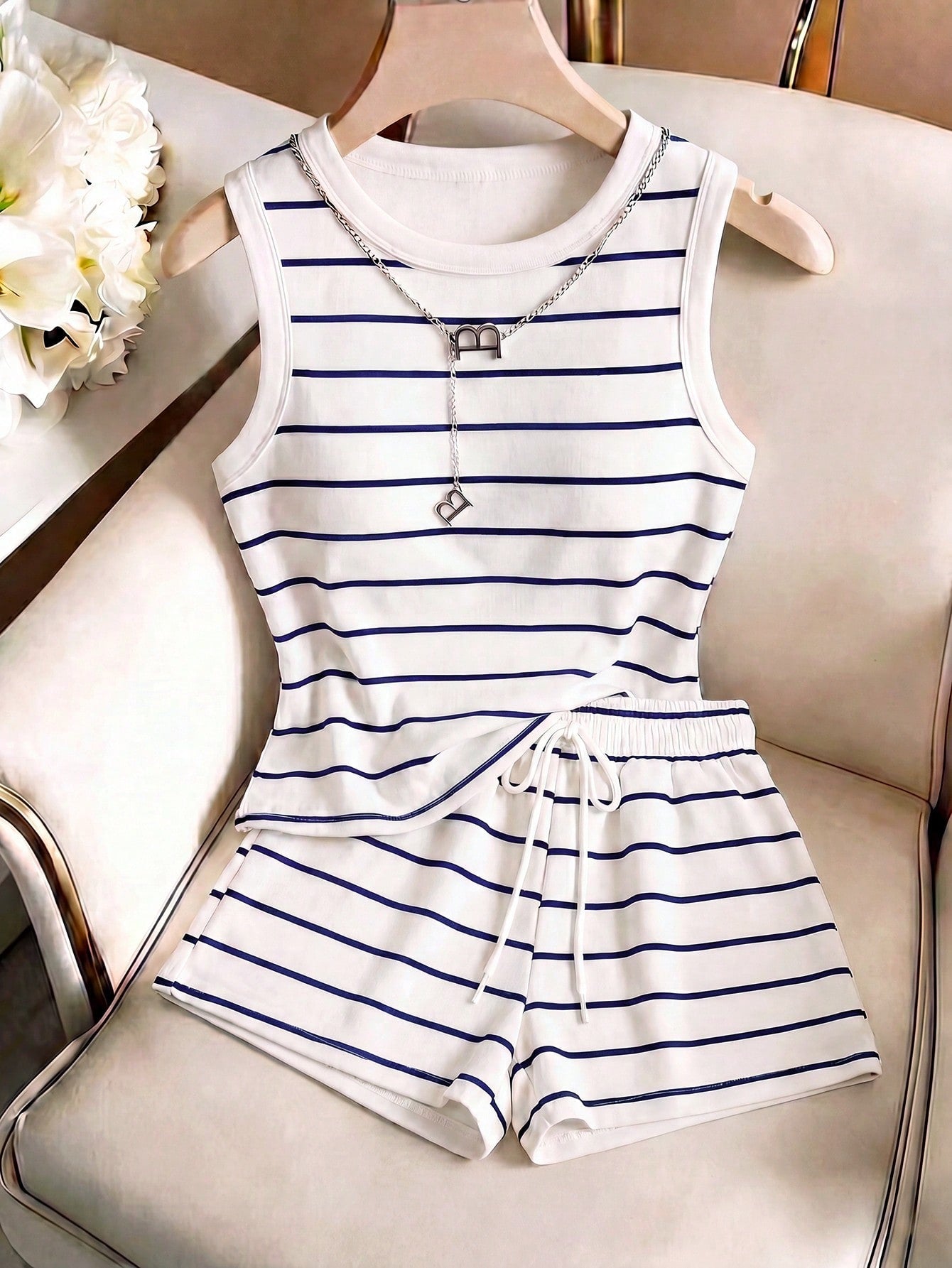 LUNE The New Spring And Summer Fashion And Casual Two Pieces Set Of White Vest And Shorts Is Selling Well