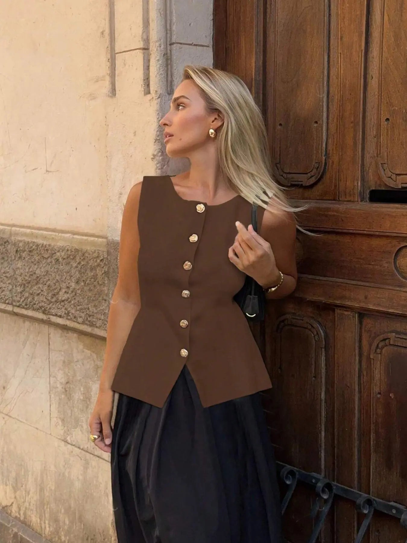 Women's Plain Metal Button Design Elegant Fitted Sweater Vest, Casual Sleeveless Round Neck Knit Top for Spring, Fashion Women's Knitwear for Daily Wear
