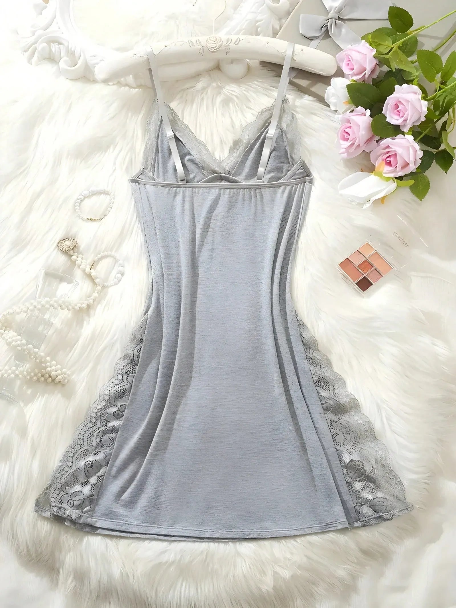 3PCS Slip Into Elegance With This 3pcs Women's Lace Pajama Set. Designed With Sheer Lace Panels And Side Slits
