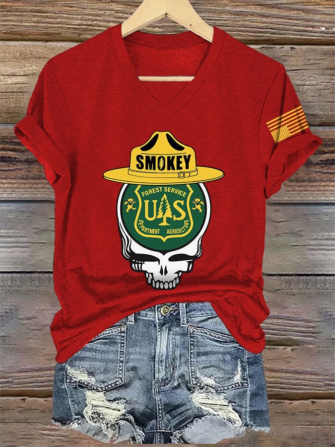 V-Neck Retro Resist Save The Forest Service Print T-Shirt