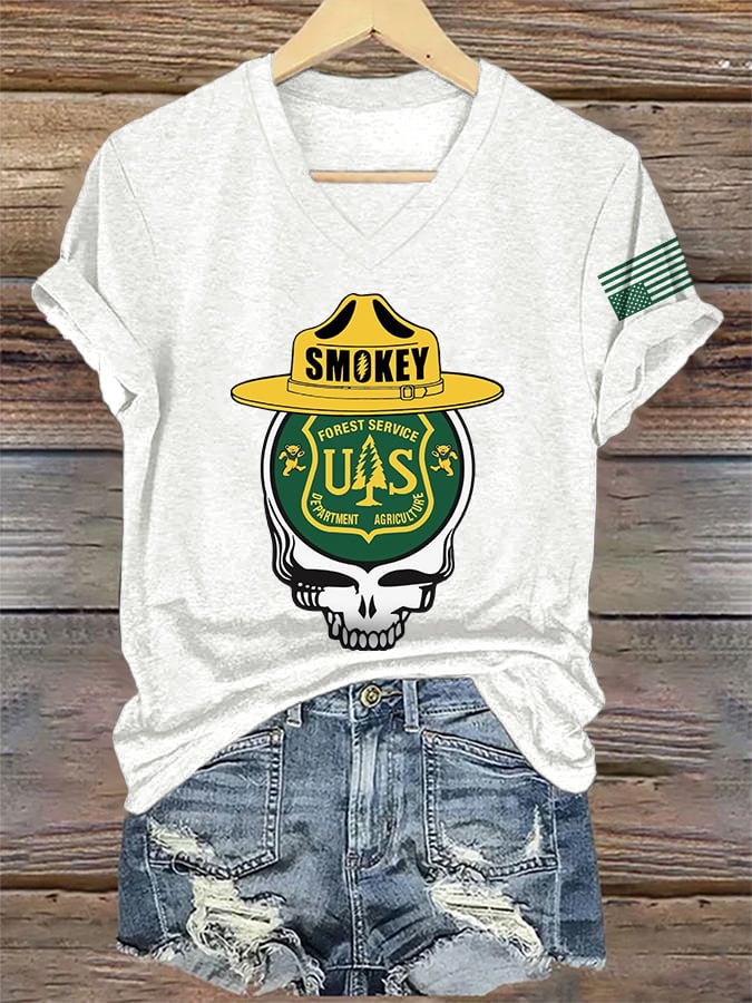 V-Neck Retro Resist Save The Forest Service Print T-Shirt