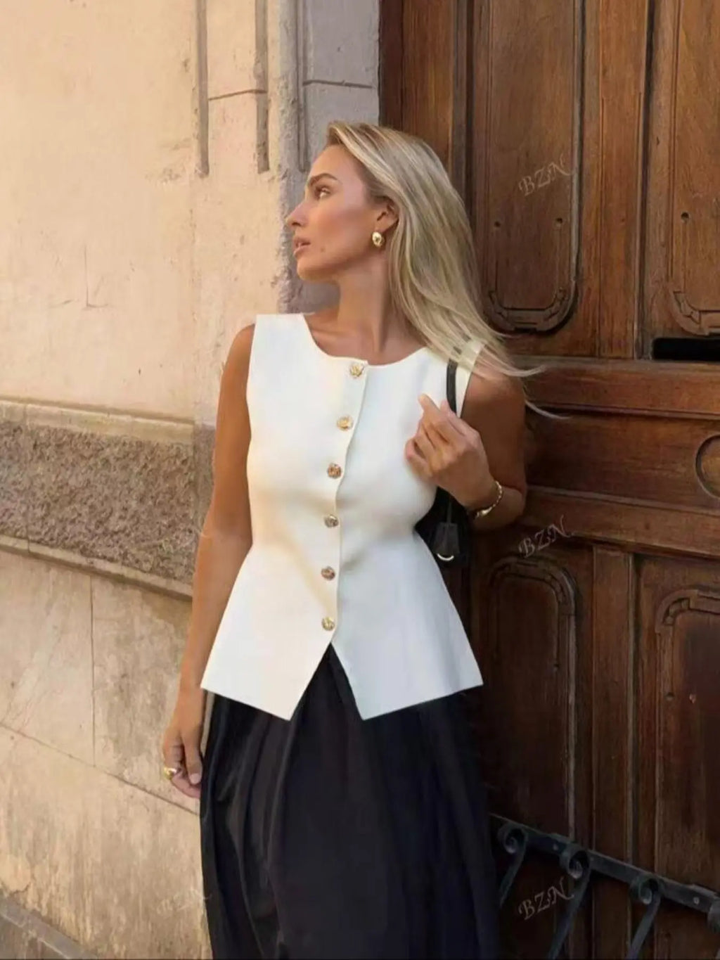 Women's Plain Metal Button Design Elegant Fitted Sweater Vest, Casual Sleeveless Round Neck Knit Top for Spring, Fashion Women's Knitwear for Daily Wear