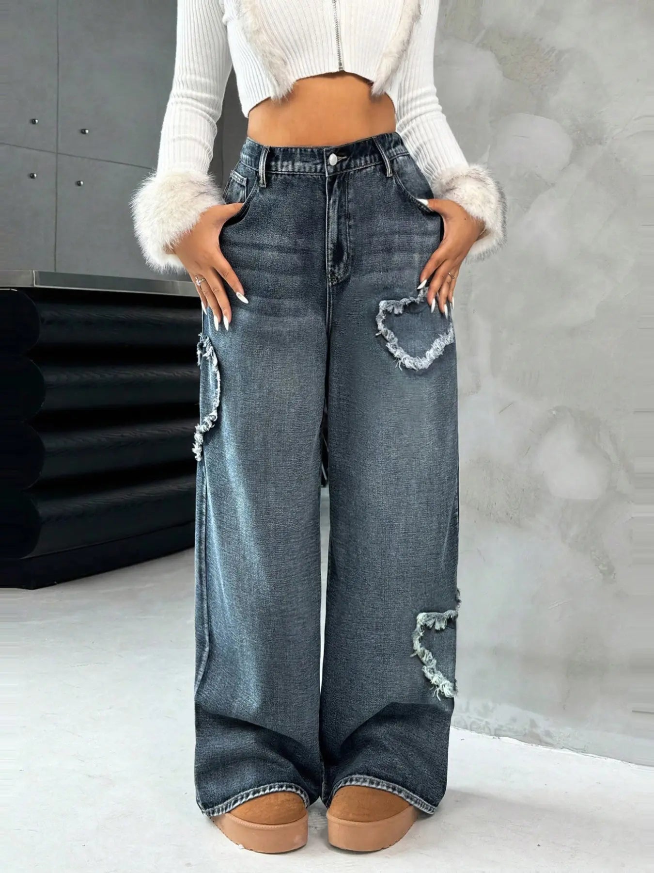 Women's Classic New Heart Embroidered Straight-Leg Jeans, Fashion Elegant Fitted Woven Denim Jeans for All Seasons, Versatile Washed Jean Style, Pants, Embroidery, Womenswear, Everyday