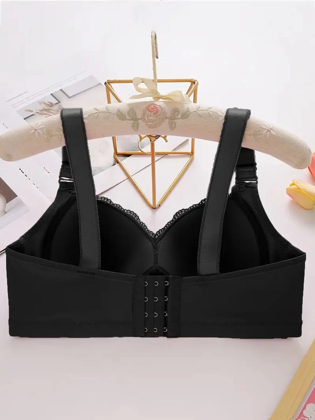 Women's Contrast Lace Push Up Bra, Adjustable Strap Bra, Soft Comfortable Breathable Casual Everyday Lingerie for All Seasons