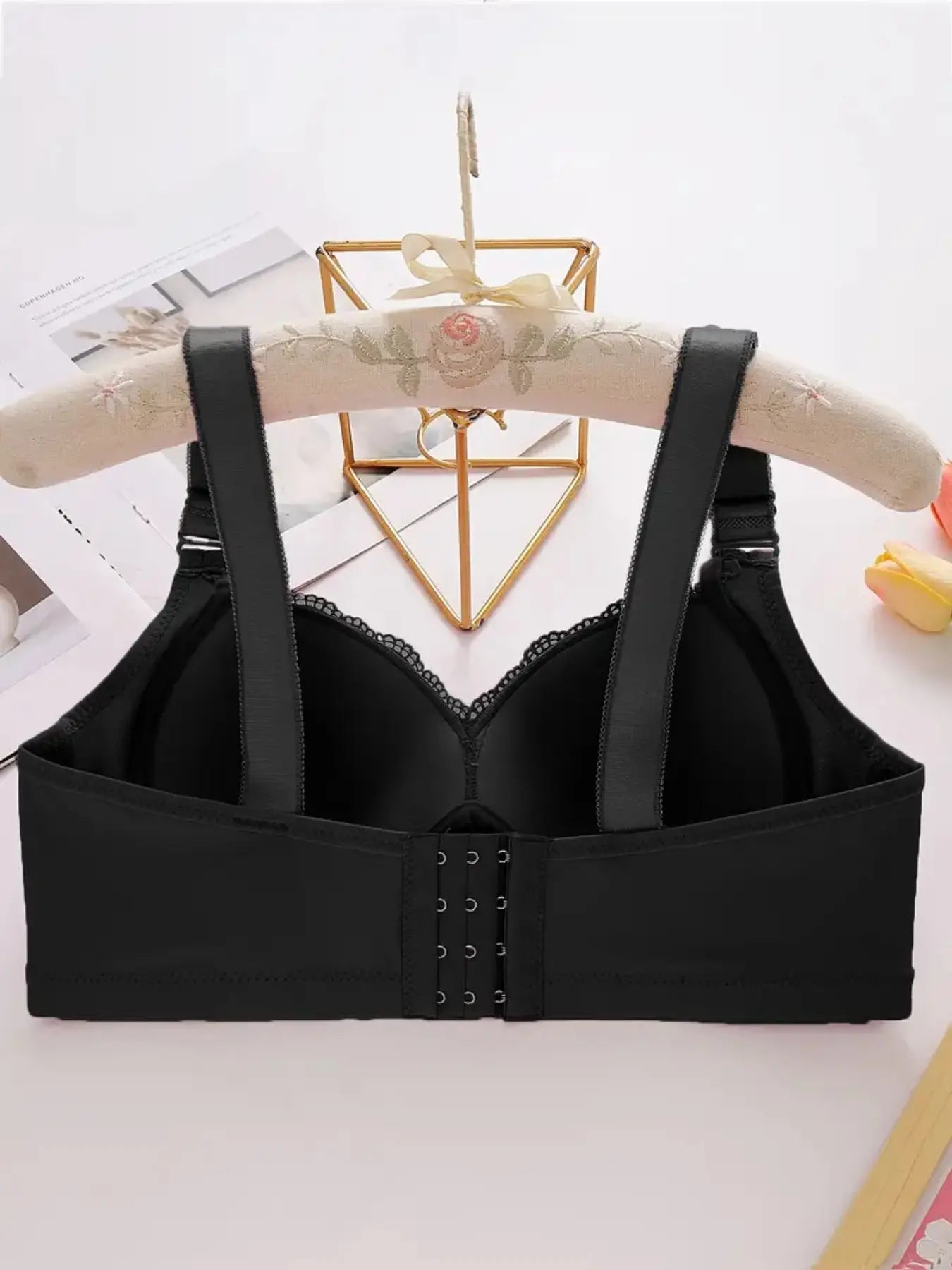 Women's Contrast Lace Push Up Bra, Adjustable Strap Bra, Soft Comfortable Breathable Casual Everyday Lingerie for All Seasons