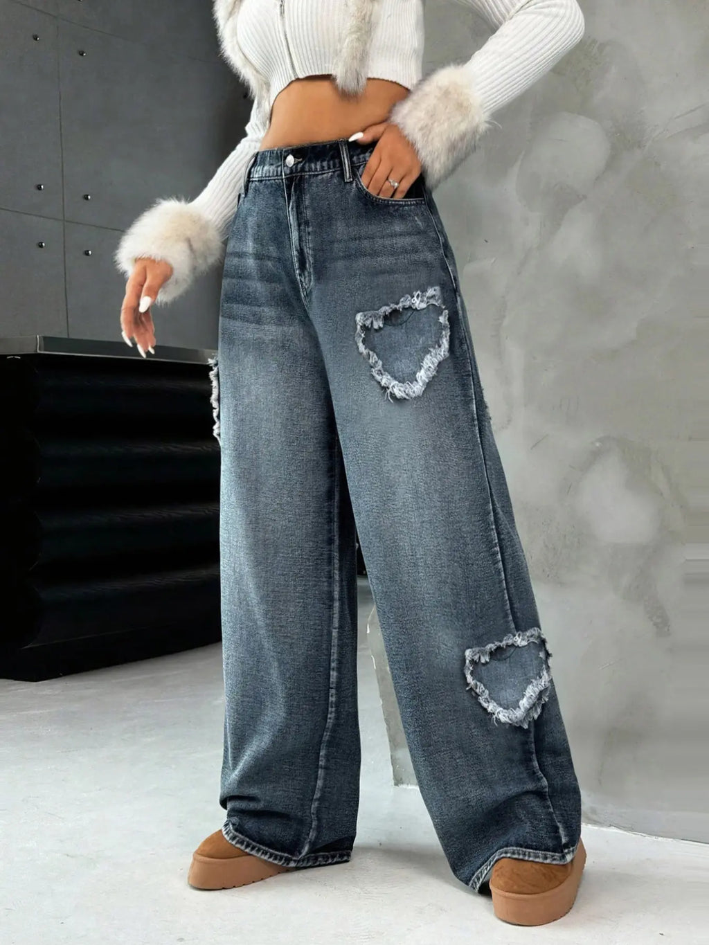 Women's Classic New Heart Embroidered Straight-Leg Jeans, Fashion Elegant Fitted Woven Denim Jeans for All Seasons, Versatile Washed Jean Style, Pants, Embroidery, Womenswear, Everyday
