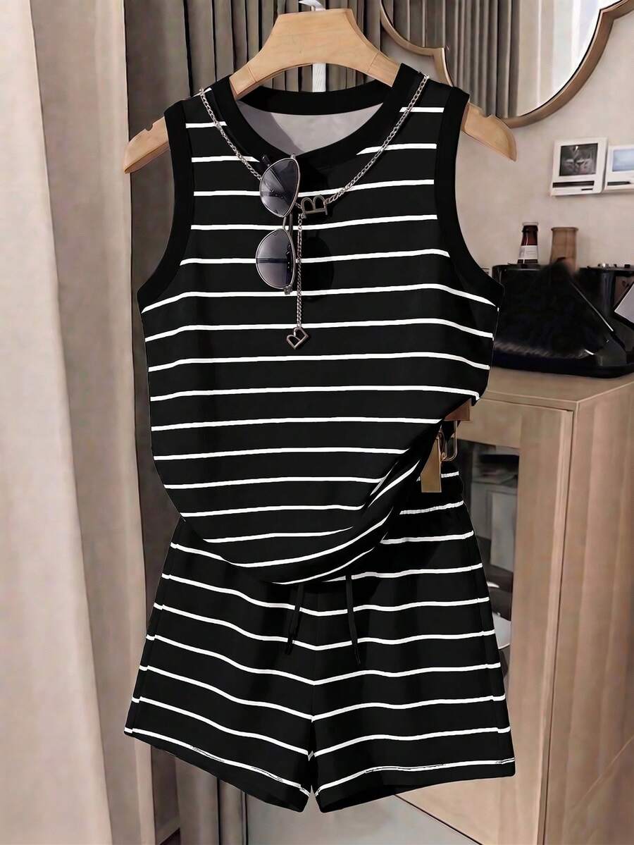 LUNE The New Spring And Summer Fashion And Casual Two Pieces Set Of White Vest And Shorts Is Selling Well