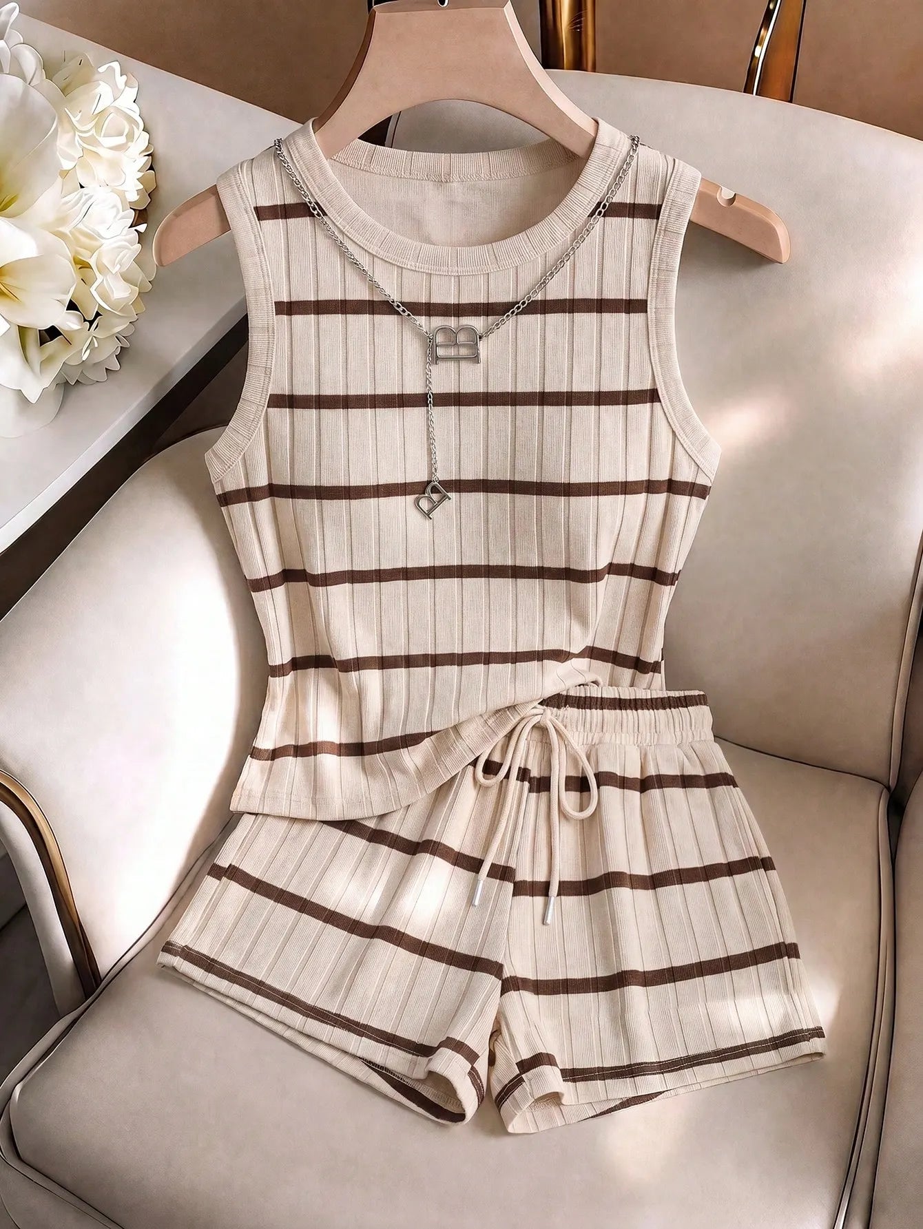 LUNE The New Spring And Summer Fashion And Casual Two Pieces Set Of White Vest And Shorts Is Selling Well