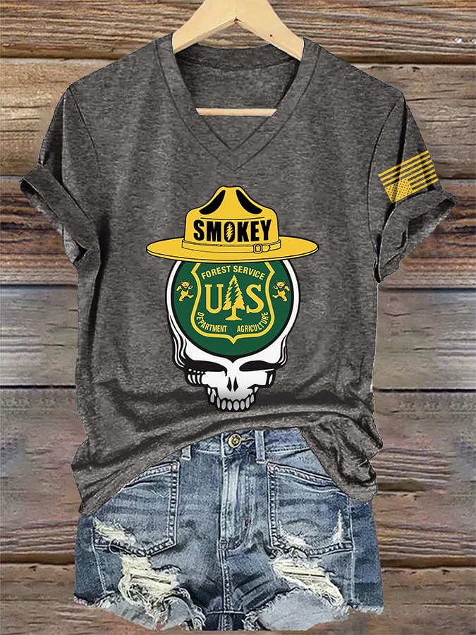 V-Neck Retro Resist Save The Forest Service Print T-Shirt