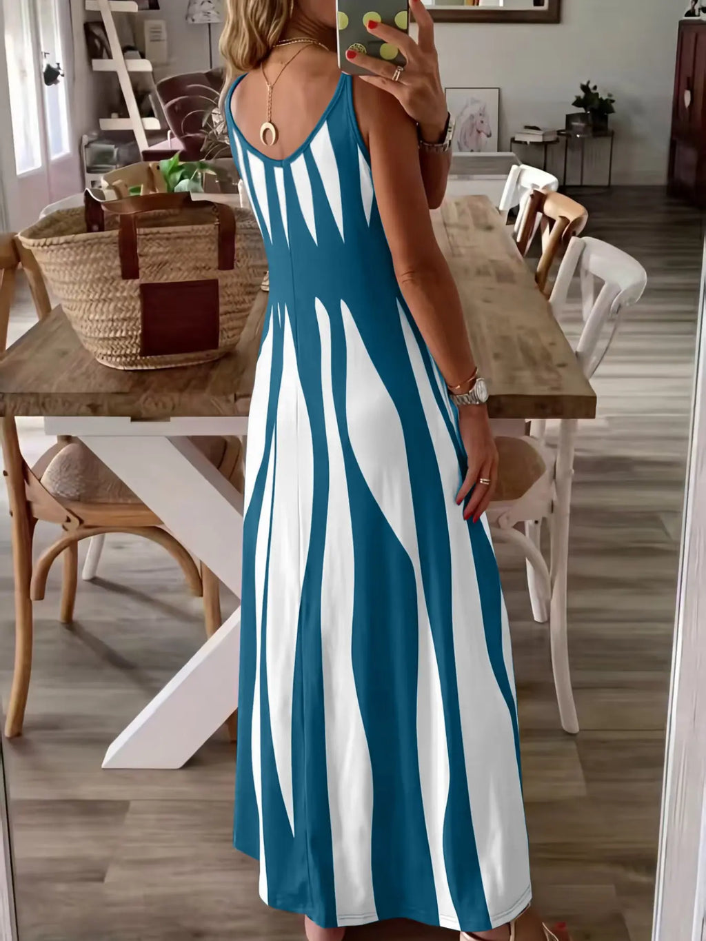 Summer New Arrival Women's Casual Sleeveless Striped V-Neck Long Dress, Sweet Style Elegance Loose-Fitting Daily Wear, Perfect for Outdoor Activities