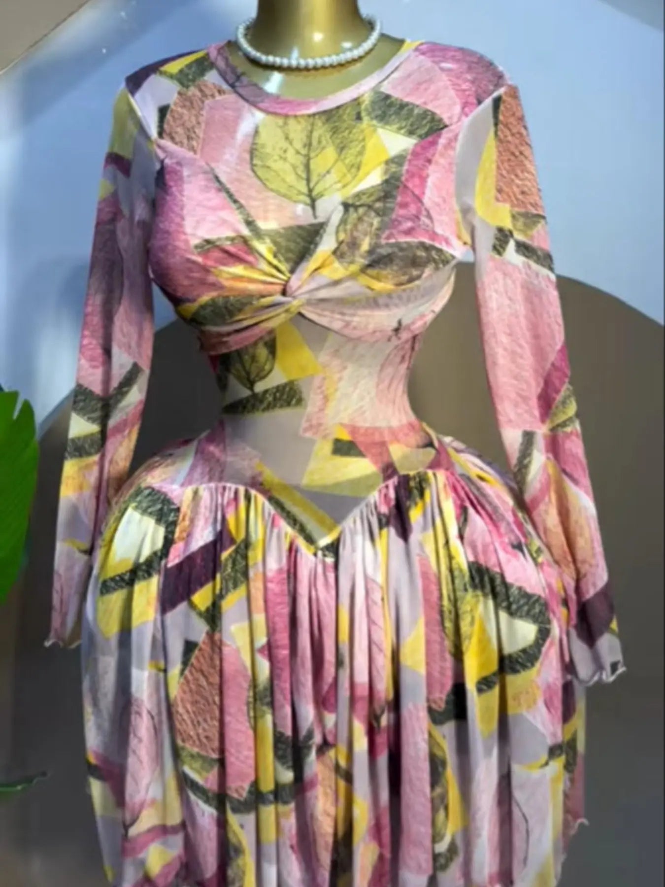 Women's Leaf Floral Print Long Sleeve Round Neckline Pleated Mini Dress, Floral Prints Dress, Fitted, Chic, Birthday Party Fashion Gown, Holiday Draped Bust Beach Dress, Streetwear Ladies Dresses