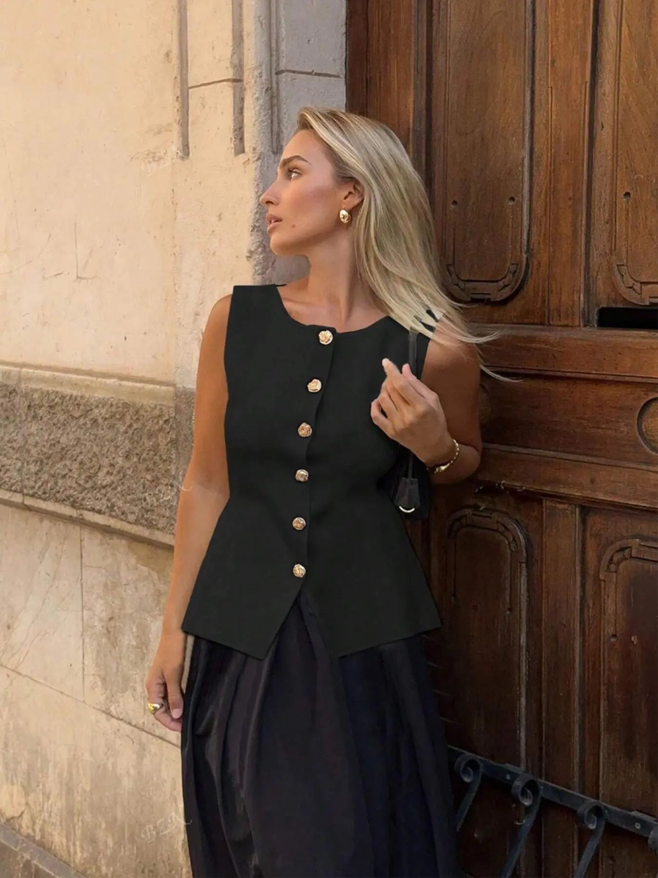 Women's Plain Metal Button Design Elegant Fitted Sweater Vest, Casual Sleeveless Round Neck Knit Top for Spring, Fashion Women's Knitwear for Daily Wear