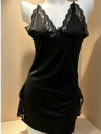 3PCS Slip Into Elegance With This 3pcs Women's Lace Pajama Set. Designed With Sheer Lace Panels And Side Slits
