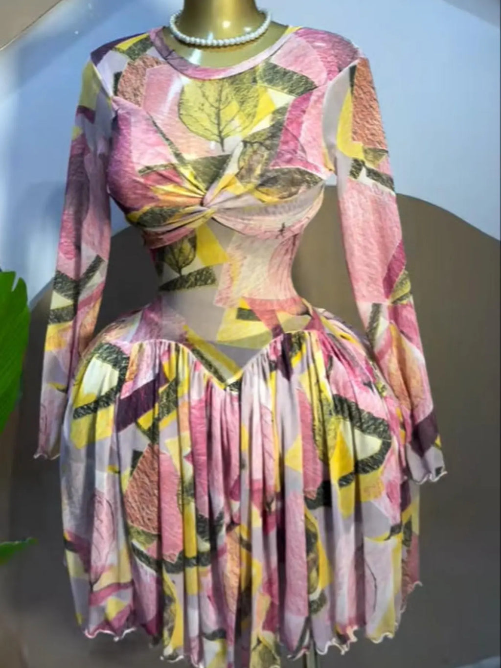 Women's Leaf Floral Print Long Sleeve Round Neckline Pleated Mini Dress, Floral Prints Dress, Fitted, Chic, Birthday Party Fashion Gown, Holiday Draped Bust Beach Dress, Streetwear Ladies Dresses