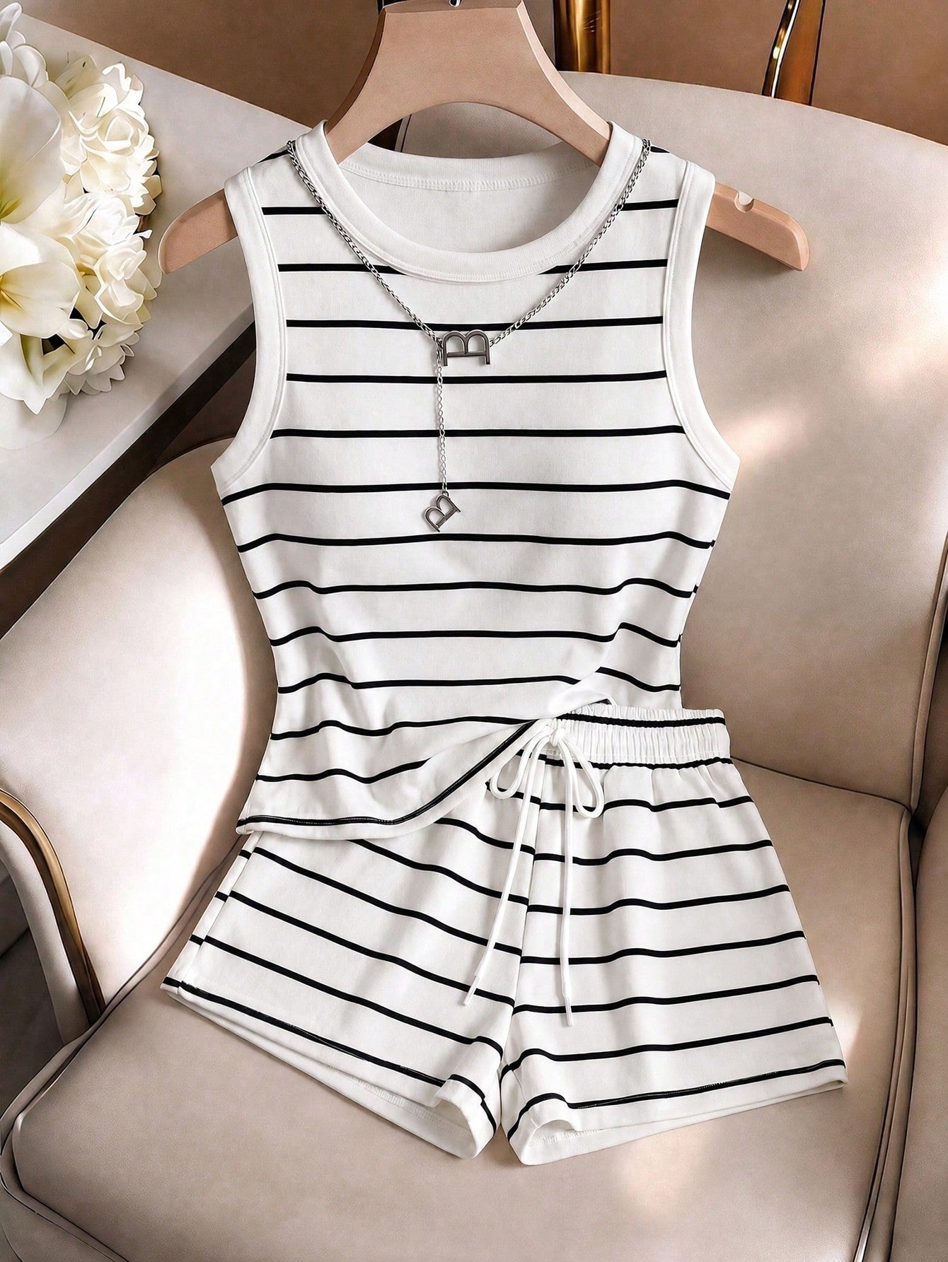 LUNE The New Spring And Summer Fashion And Casual Two Pieces Set Of White Vest And Shorts Is Selling Well