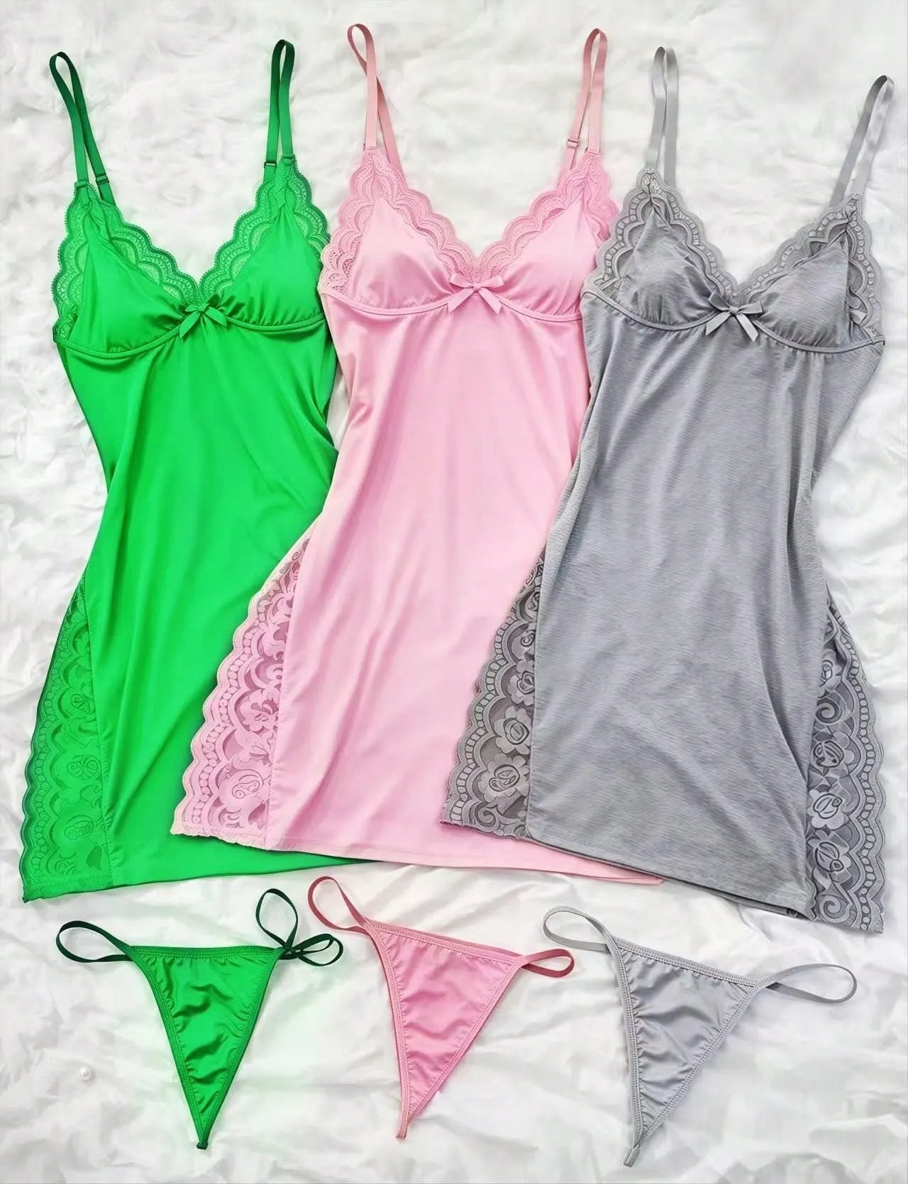 3PCS Slip Into Elegance With This 3pcs Women's Lace Pajama Set. Designed With Sheer Lace Panels And Side Slits