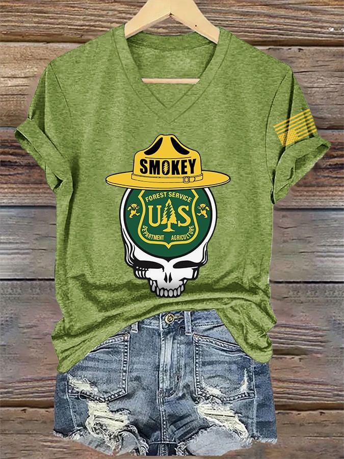 V-Neck Retro Resist Save The Forest Service Print T-Shirt