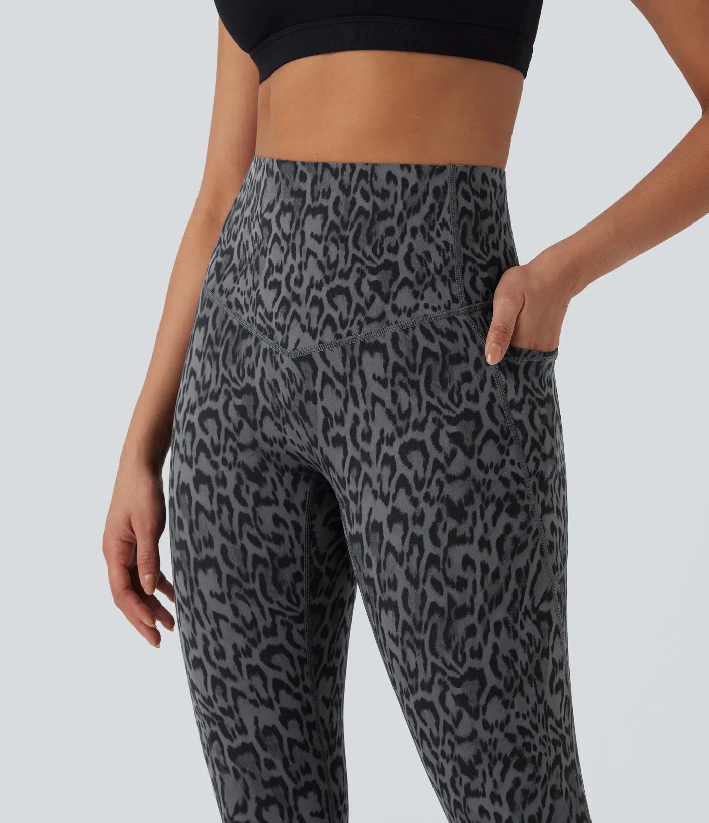 UltraSculptTM Leopard Print High Waisted Tummy Control Yoga Leggings with Pockets