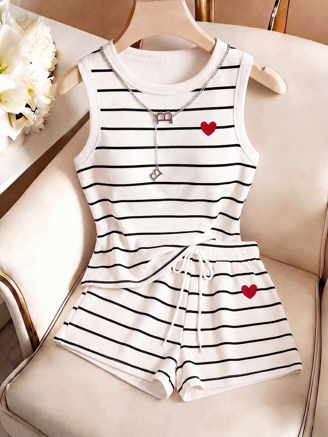 LUNE The New Spring And Summer Fashion And Casual Two Pieces Set Of White Vest And Shorts Is Selling Well