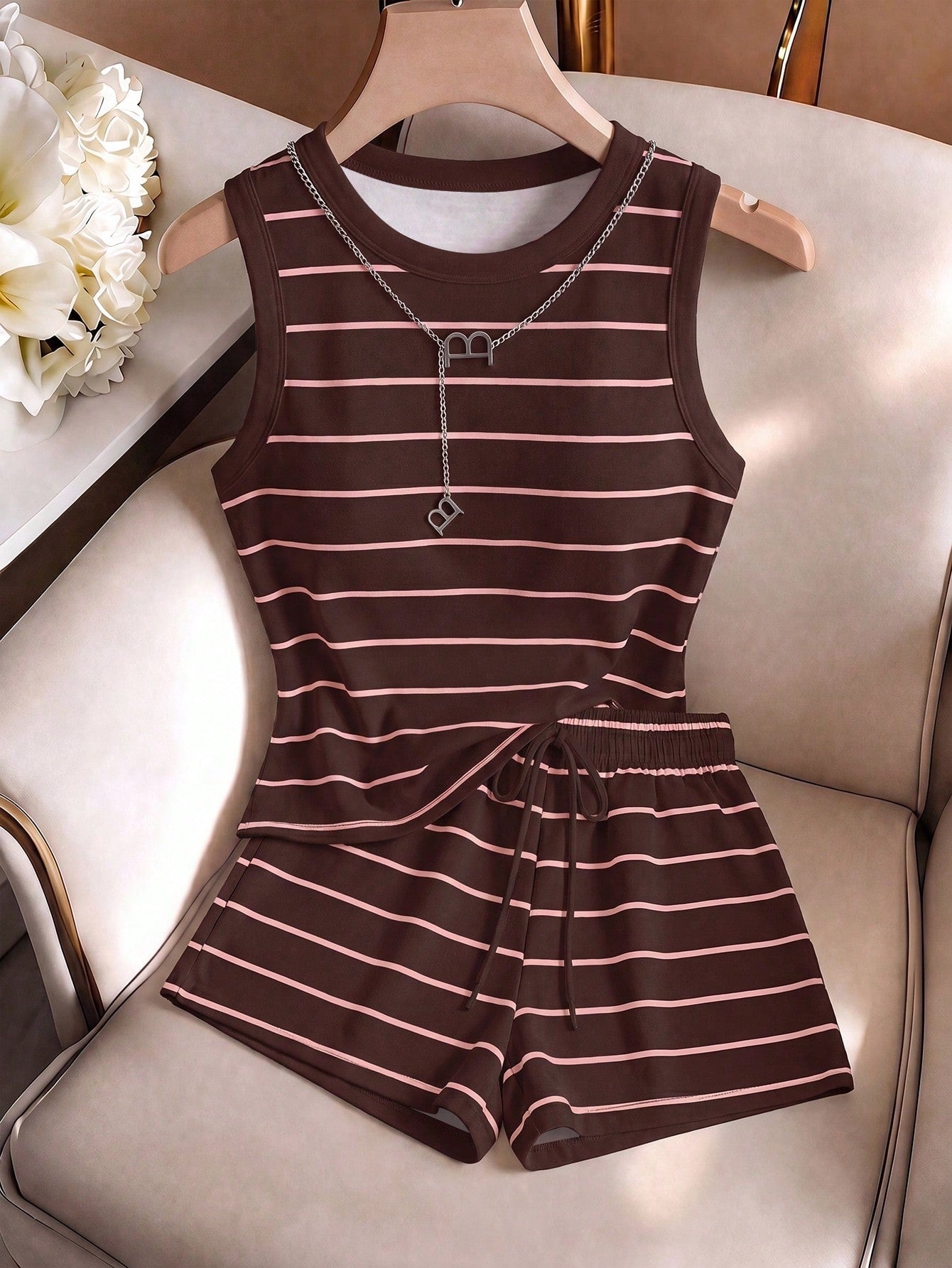 LUNE The New Spring And Summer Fashion And Casual Two Pieces Set Of White Vest And Shorts Is Selling Well