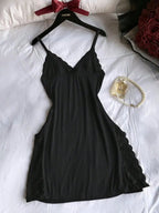 3PCS Slip Into Elegance With This 3pcs Women's Lace Pajama Set. Designed With Sheer Lace Panels And Side Slits