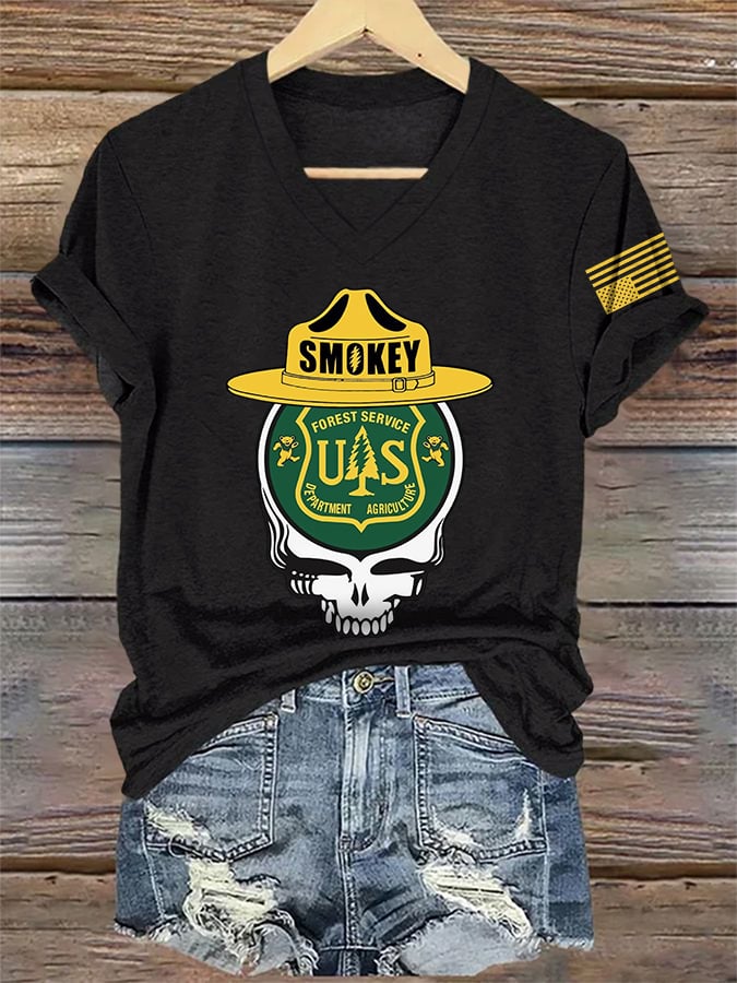 V-Neck Retro Resist Save The Forest Service Print T-Shirt