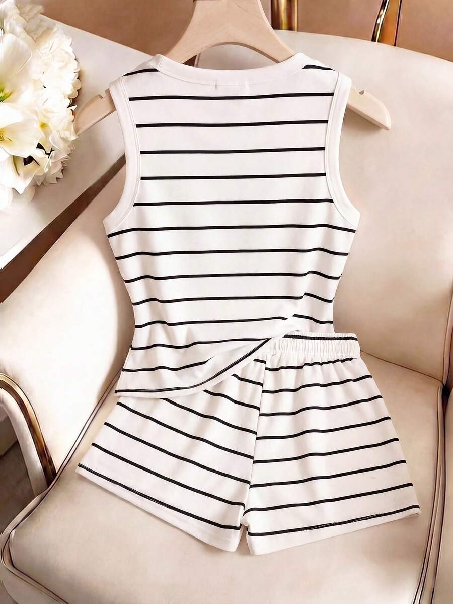 LUNE The New Spring And Summer Fashion And Casual Two Pieces Set Of White Vest And Shorts Is Selling Well
