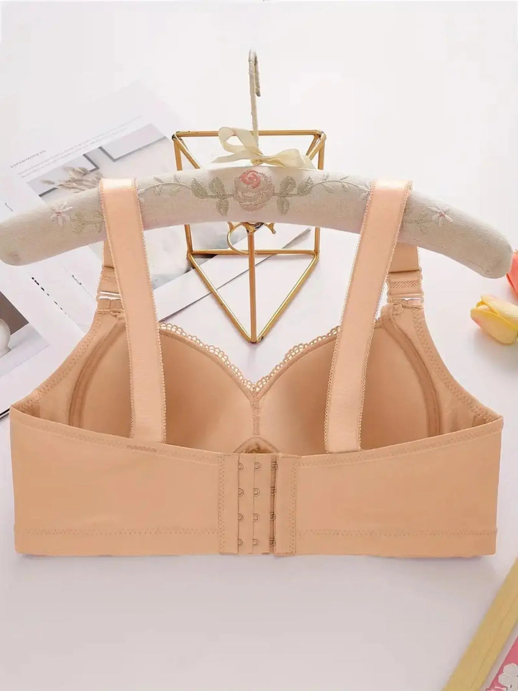 Women's Contrast Lace Push Up Bra, Adjustable Strap Bra, Soft Comfortable Breathable Casual Everyday Lingerie for All Seasons