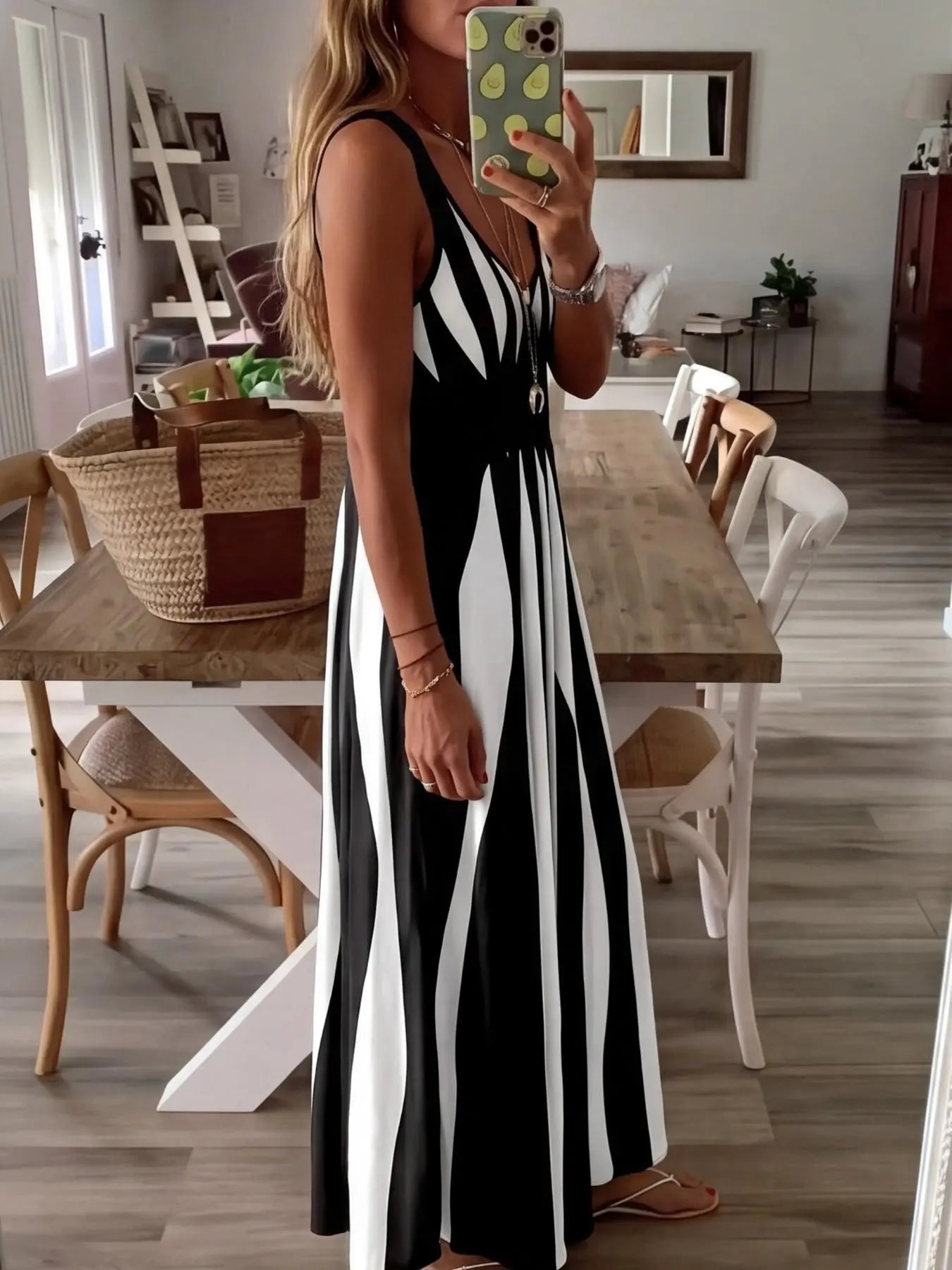 Summer New Arrival Women's Casual Sleeveless Striped V-Neck Long Dress, Sweet Style Elegance Loose-Fitting Daily Wear, Perfect for Outdoor Activities