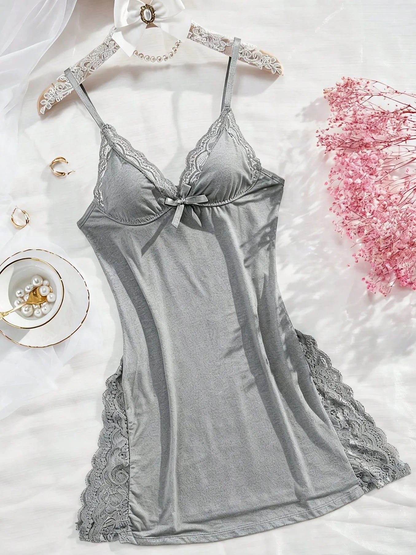 3PCS Slip Into Elegance With This 3pcs Women's Lace Pajama Set. Designed With Sheer Lace Panels And Side Slits